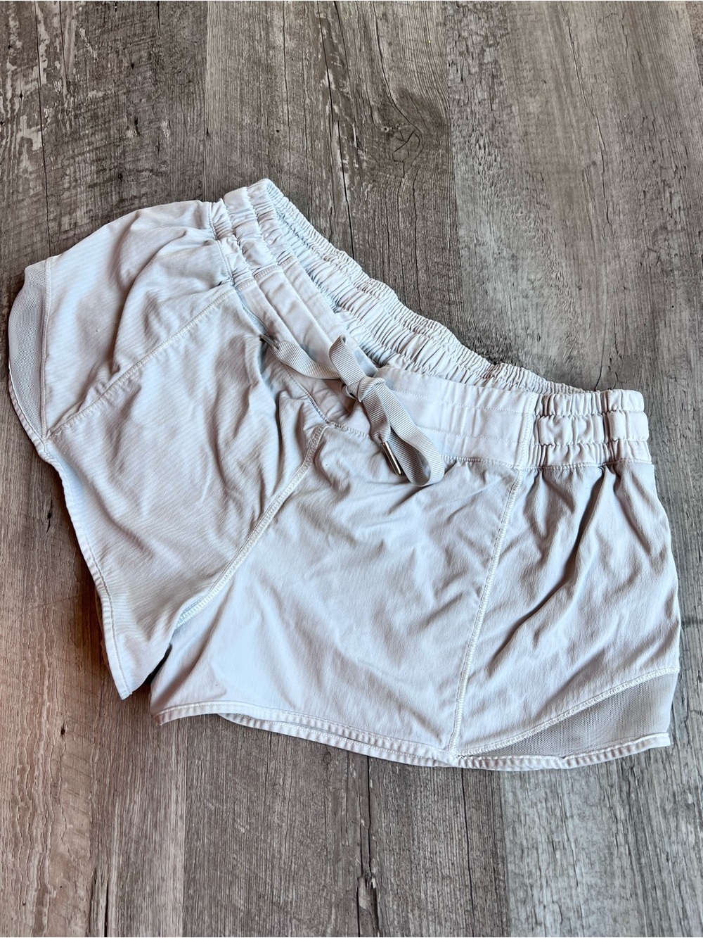 lululemon White Hotty Hot Athletic Shorts with Drawstring